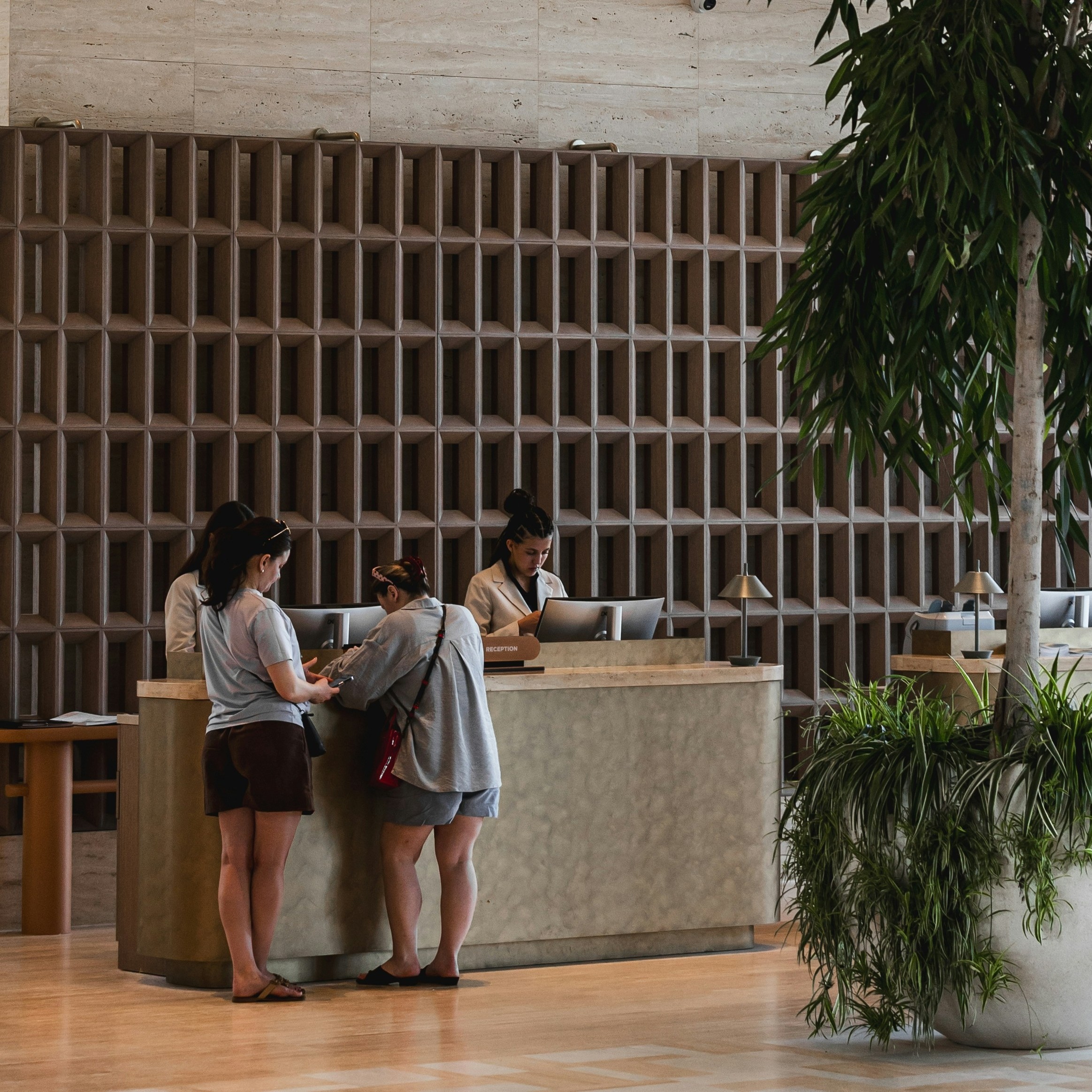 Automatisation PMS hôtel : réduire la charge de travail de la réception